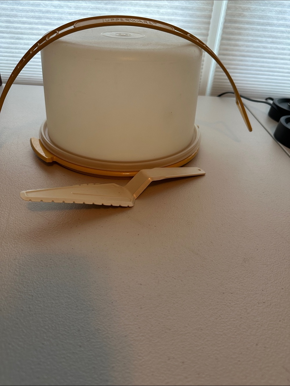 Tupperware White and Gold Cake Carrier with Server